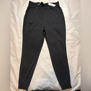 Travis Mathew Women’s Bondi Bliss Black Jogger Pants.